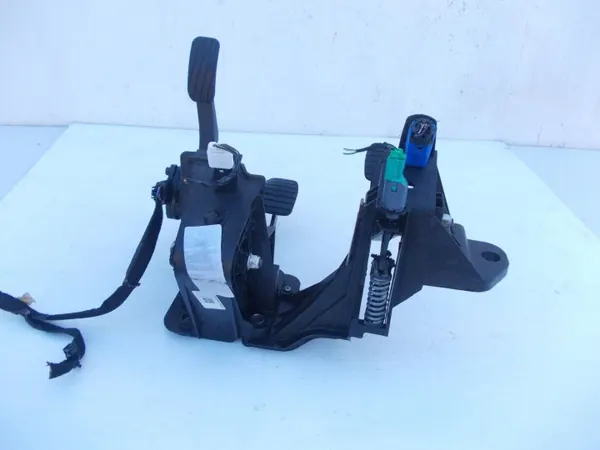 Kaasu kytkin jarrupoljin sarja OEM 180101626R Renault image 6