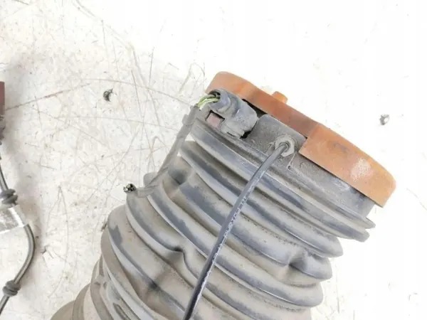 Porsche Taycan 4S 9J1 2022 Vänster bak luftfjädring OEM 9j1616025c image 3