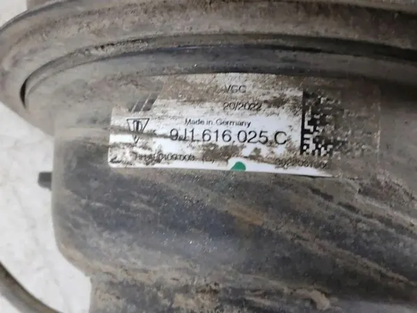 Porsche Taycan 4S 9J1 2022 Vänster bak luftfjädring OEM 9j1616025c image 5