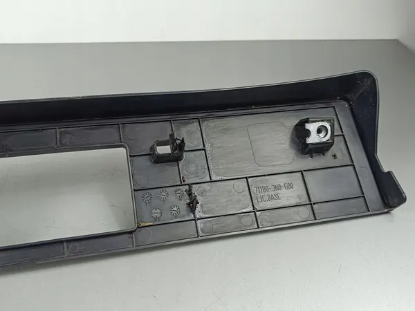 Moldura de placa Honda HR-V 2024 711803N0G00 image 3