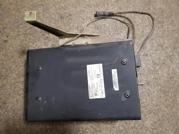 BMW CD-vaihtaja OEM 65128361058 7-sarja E38 image 4