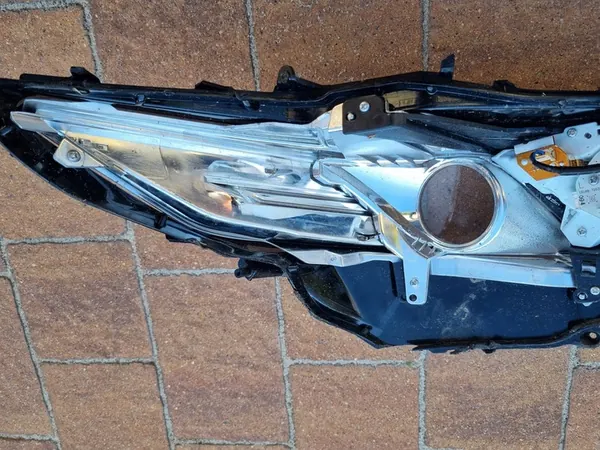 Cristal de faro izquierdo Toyota Camry VIII 17-22 OEM 81185-33D72 image 7