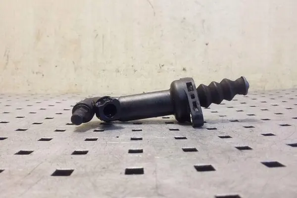 Kytkinylpylä VW POLO 1.6L Diesel 2010 OEM 6Q0721261E image 2