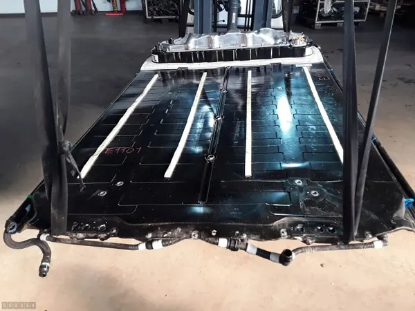 Batería híbrida Tesla Model Y OEM 170001298F - Usada image 2
