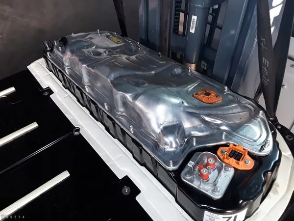 Batería híbrida Tesla Model Y OEM 170001298F - Usada image 3