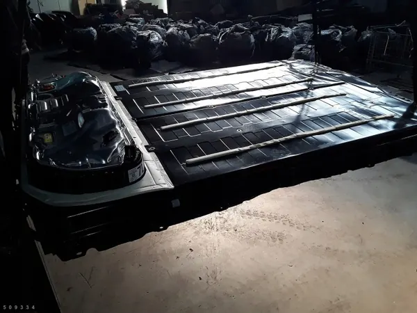 Batería híbrida Tesla Model Y OEM 170001298F - Usada image 6