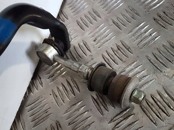 Toyota RAV4 Taka-akselin stabilisaattori OEM 4881242040 image 7