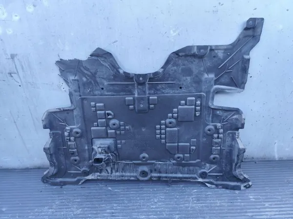Mercedes-moottorikansi OEM A2065241700 - Käytetty image 2