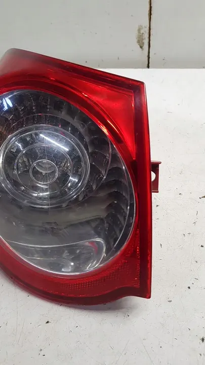 Luz trasera izquierda VW Passat B6 Kombi image 2