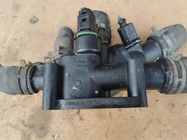 AUDI VW 1.6 Carcasa Termostato Sensor 06A121513A image 2