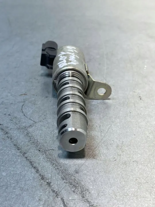 Suzuki Vitara Vaihteleva venttiilikäyttö solenoid OEM FBZ17912 image 3