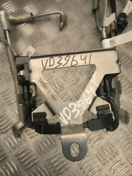 BMW Kraftstoffverteilerrohr OEM 9502647 - Gebraucht image 3