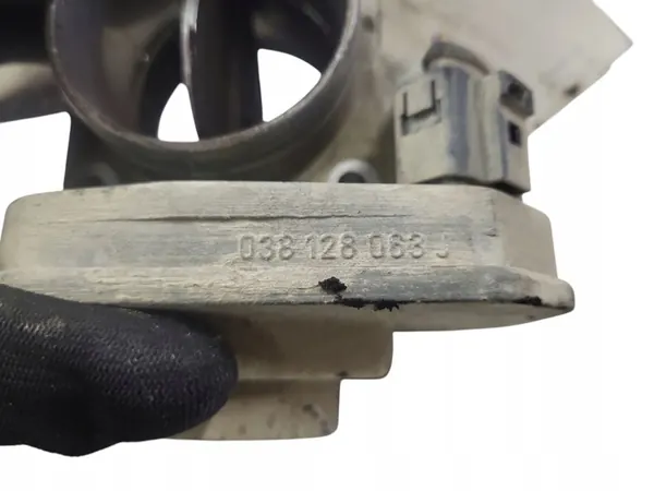 Corpo de aceleração Volkswagen Caddy 038128063J image 7