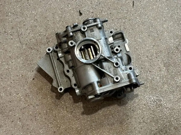Ölpumpe BMW M5 F90 2019 OEM 7852262 image 2