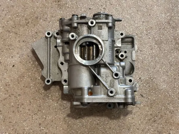 Ölpumpe BMW M5 F90 2019 OEM 7852262 image 5