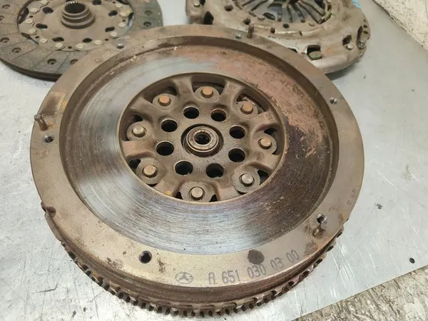 MERCEDES VITO W447 2.2 CDI Kaksimassajousi A6510304805 image 2