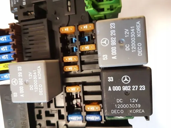 Caja de fusibles Mercedes-Benz OE A2229063302 image 6