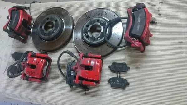 Gebrauchte Bremsscheiben & Bremszangen OEM W176 A-Klasse image 2
