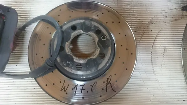 Gebrauchte Bremsscheiben & Bremszangen OEM W176 A-Klasse image 5