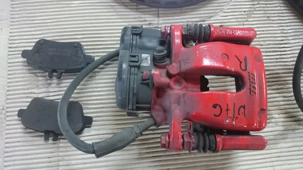 Gebrauchte Bremsscheiben & Bremszangen OEM W176 A-Klasse image 8