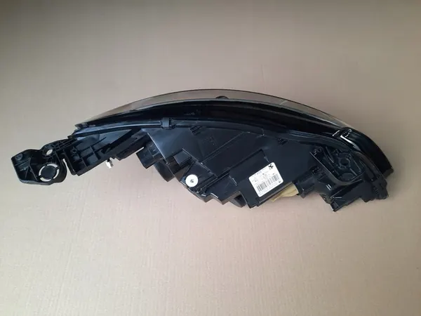 Vasen Ajovalo Peugeot 308 II T9 LED image 3