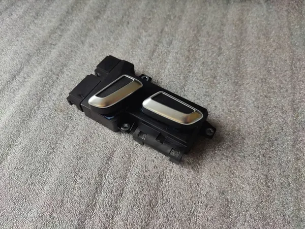 Zitverstellingselement Audi A6 C7 OE 8K0959747 image 3