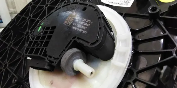 AUDI A5 8W TDI Tanque AdBlue Bomba 8W1131878BH image 6