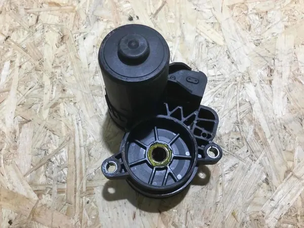 Vasen Takajarrumoottori Jaguar F-Pace gx732k328be image 2