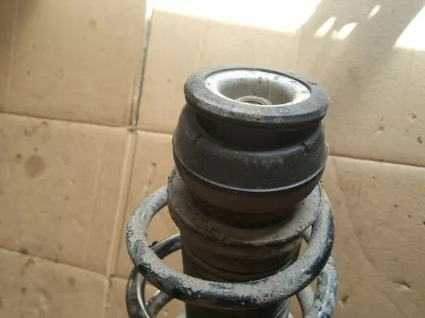 Ammortizzatore anteriore destro Seat Leon (1M) 1998 con molla OEM image 2