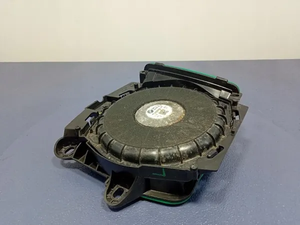 BMW 3 G20 Subwoofer OEM 2622561 Linkerkant image 3