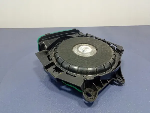 BMW 3 G20 Subwoofer OEM 2622561 Linkerkant image 4