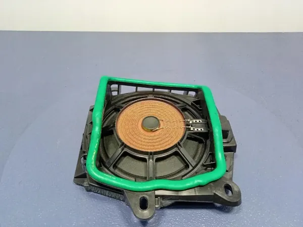 BMW 3 G20 Subwoofer OEM 2622561 Linkerkant image 8