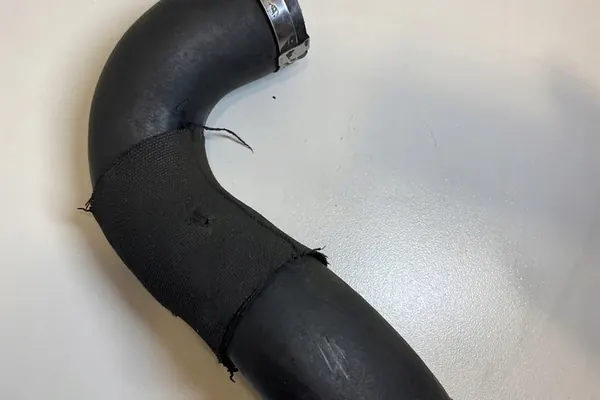 Tubería de intercooler FORD TRANSIT 2.2L diesel 2013 image 2