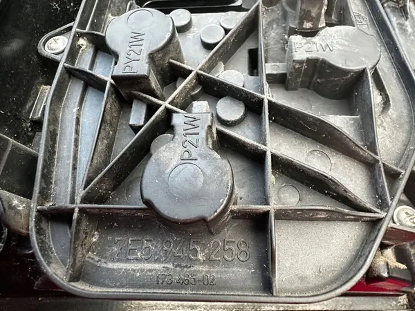 VW T5 LIFT LÁMPARA TRASERA DERECHA 7E5945096F OEM image 3