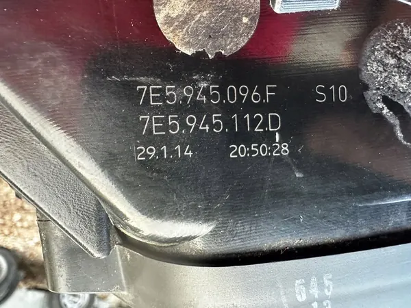 VW T5 LIFT LÁMPARA TRASERA DERECHA 7E5945096F OEM image 4