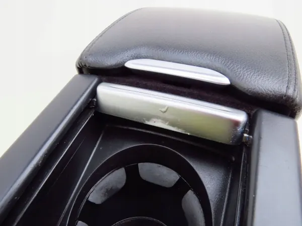 Middenconsole armsteun OEM 31415103 USB AUX Volvo image 7
