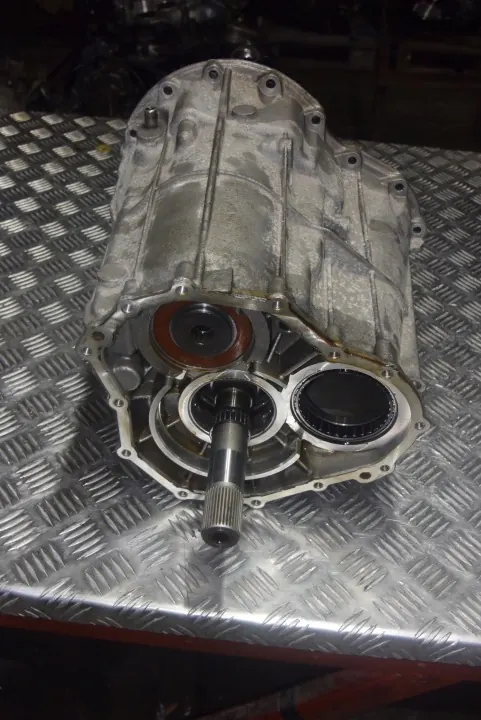 Carter de boîte Audi S-Tronic OEM 0B5301383L image 7
