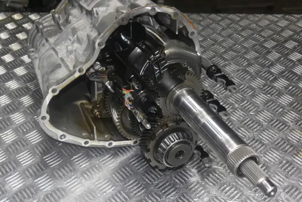 Carter de boîte Audi S-Tronic OEM 0B5301383L image 9