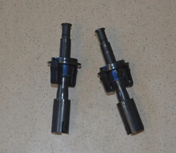 Sensor de cierre capó OEM 68342252AB Wrangler image 2