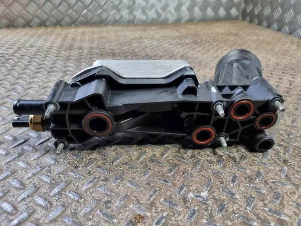 Chrysler Pacifica 2017 Oljefilterfäste image 7