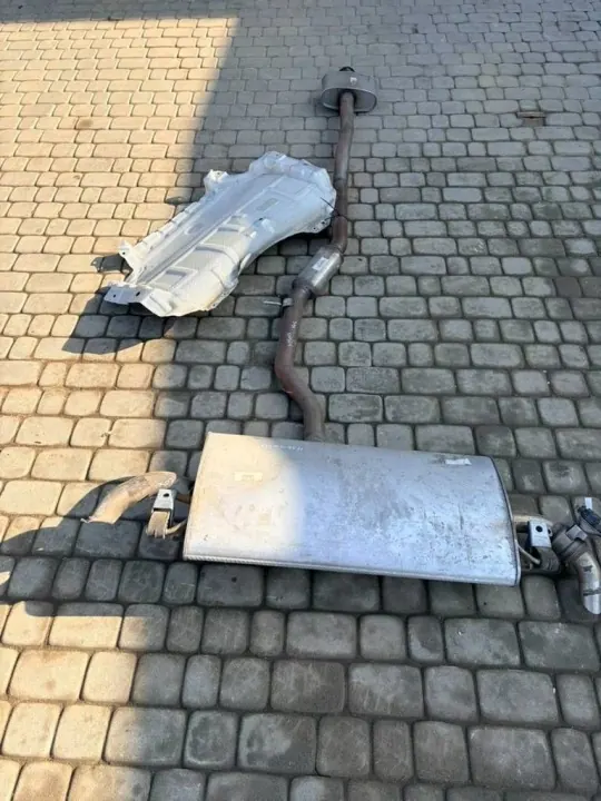 Volvo OEM 32138529 Kompletter Auspufftopf image 2