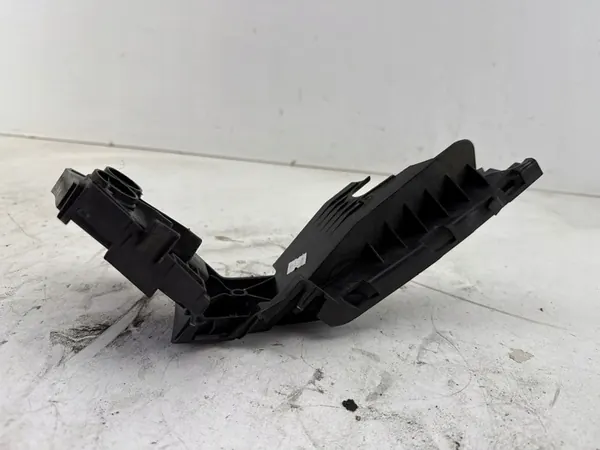 Volkswagen Golf VIII 2023 Suporte de Para-choque Traseiro image 8