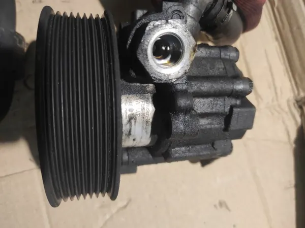 Mercedes Servopumpe OEM A0044668301 - Gebraucht image 4