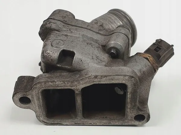 Carcasa de termostato Volvo XC70 II 2.4 D image 3