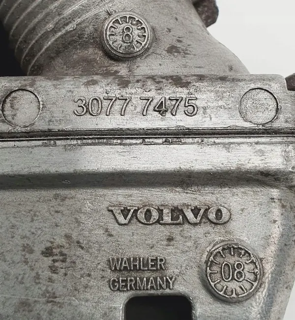 Carcasa de termostato Volvo XC70 II 2.4 D image 4