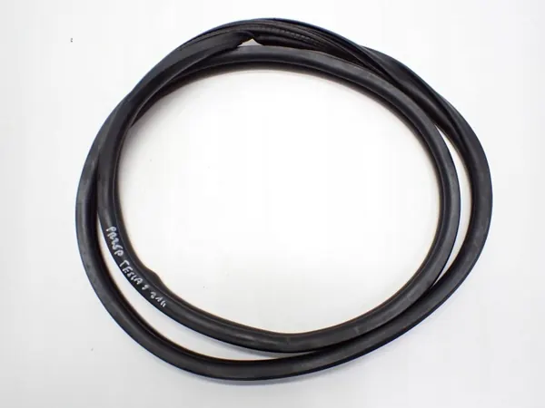 Tesla Model 3 Motorhaube & Kofferraumdichtung OEM 21R - Gebraucht image 2