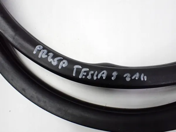 Tesla Model 3 Motorhaube & Kofferraumdichtung OEM 21R - Gebraucht image 3