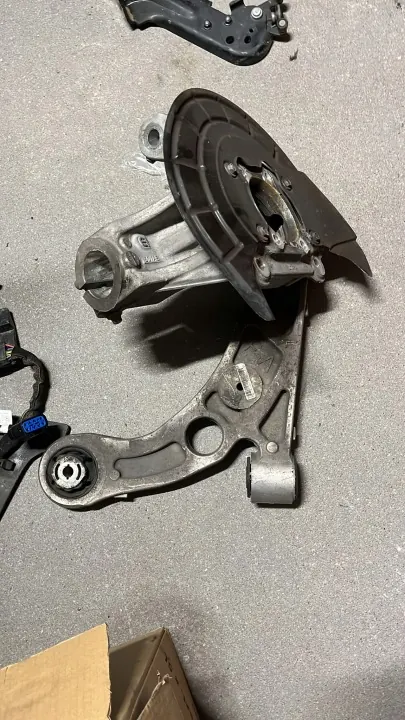 Jeep Cherokee KL Lift 18-23 Vasen Etutela OEM 301AC image 2