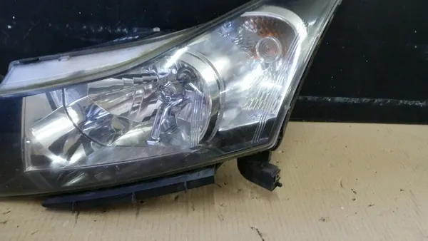 Koplamp Chevrolet Cruze J300 09-14 Links of Rechts image 4