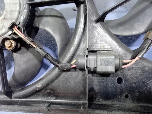 Ventilador do radiador VW Touran I 1.9 TDI OEM 1K0121207T image 6